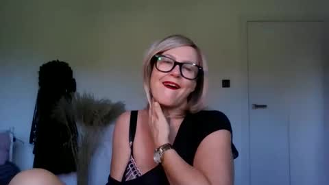 adelemilf40 online show from 09.27.25