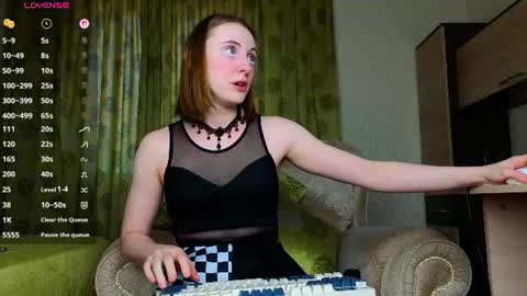 Snapshot of adelina_cowell chatting on 06.10.26 Adelina online show from 06.10.26