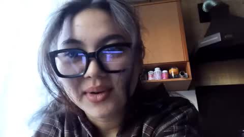 Snapshot of adelinehaefner chatting on 11.23.25 Anna online show from 11.23.25