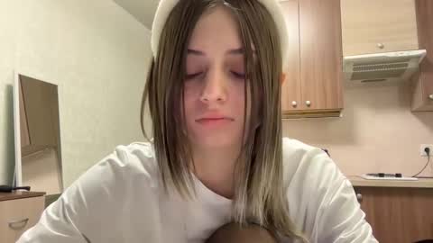 Snapshot of adelinehaefner chatting on 12.17.25 Anna online show from 12.17.25