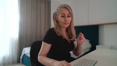 Snapshot of adellynrose chatting on 06.14.26 Adellyn online show from 06.14.26