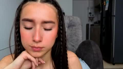 Snapshot of adhara_kitten chatting on 05.19.26 Adhara online show from 05.19.26