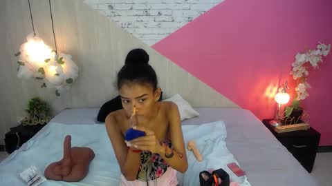 adisson_petite1 online show from 11.29.25