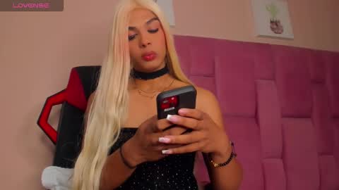 Snapshot of adonis_hot_xx chatting on 10.19.25 adonis_hot_xx online show from 10.19.25