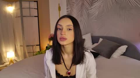 adoracortes online show from 11.11.25