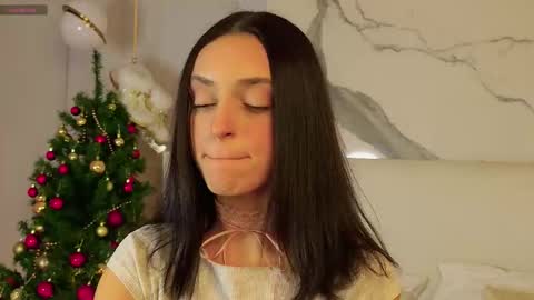 adoracortes online show from 12.03.25