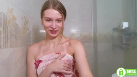 Snapshot of adorielle chatting on 05.14.26 Lia online show from 05.14.26