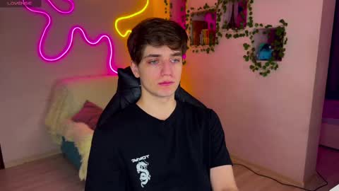 Snapshot of adrean_sofi chatting on 02.14.25 adrean_sofi online show from 02.14.25