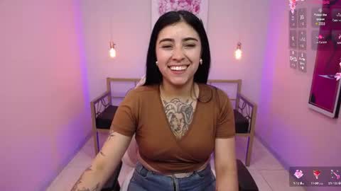 Snapshot of adri_gomez_1 chatting on 06.21.26 Adri online show from 06.21.26