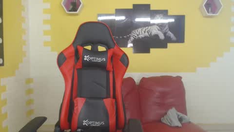 adri_sexboy online show from 12.19.24