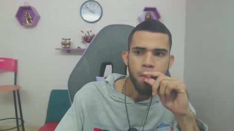 adri_sexboy online show from 02.05.25