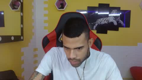 adri_sexboy online show from 02.19.25