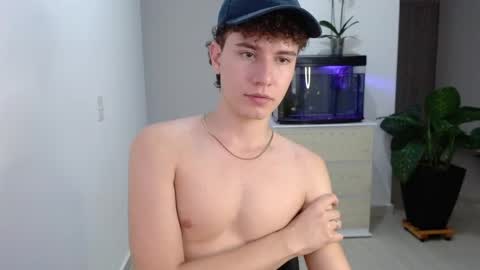 Snapshot of adrian_morelli chatting on 12.19.24 adrian morelli online show from 12.19.24