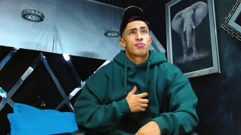 Snapshot of adrian_rae chatting on 12.12.24   online show from 12.12.24