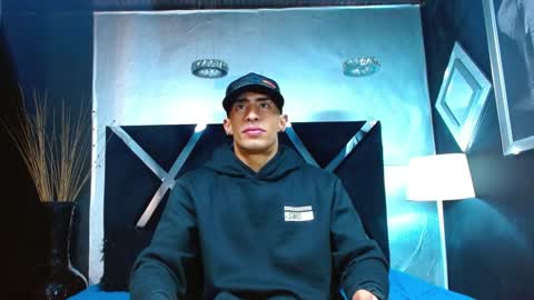 Snapshot of adrian_rae chatting on 01.07.25   online show from 01.07.25