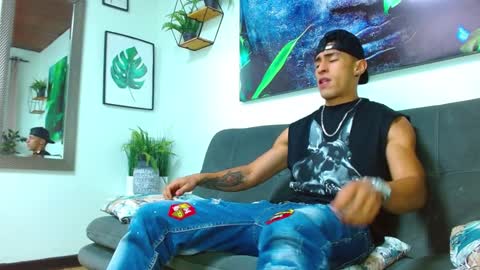 Snapshot of adrian_rae chatting on 01.10.25   online show from 01.10.25