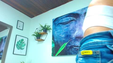 Snapshot of adrian_rae chatting on 01.10.25   online show from 01.10.25