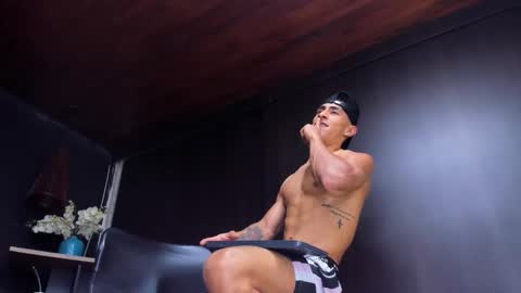 Snapshot of adrian_rae chatting on 01.21.25   online show from 01.21.25