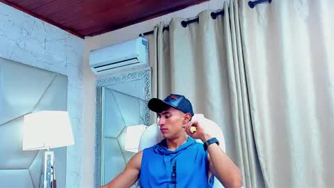 Snapshot of adrian_rae chatting on 01.25.25   online show from 01.25.25