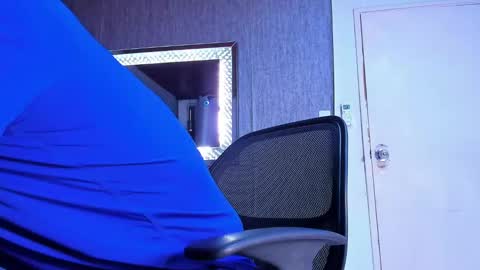 Snapshot of adrian_rae chatting on 01.27.25   online show from 01.27.25