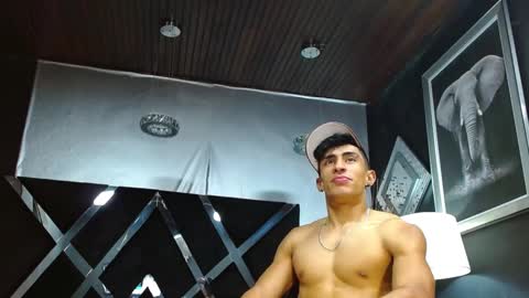 Snapshot of adrian_rae chatting on 01.28.25   online show from 01.28.25