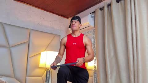 Snapshot of adrian_rae chatting on 02.26.25   online show from 02.26.25