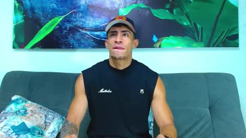 Snapshot of adrian_rae chatting on 03.01.25   online show from 03.01.25