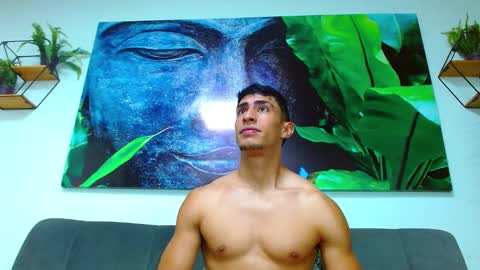 Snapshot of adrian_rae chatting on 03.01.25   online show from 03.01.25