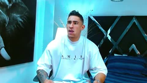 Snapshot of adrian_rae chatting on 03.05.25   online show from 03.05.25