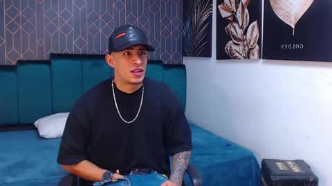 Snapshot of adrian_rae chatting on 03.07.25   online show from 03.07.25