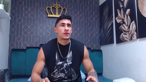 Snapshot of adrian_rae chatting on 03.08.25   online show from 03.08.25