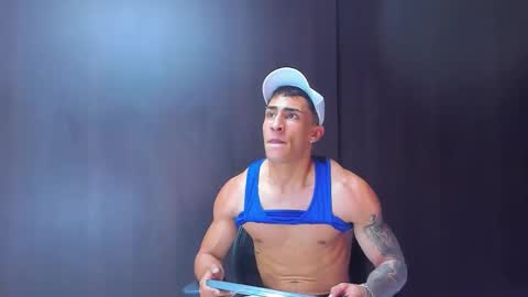 Snapshot of adrian_rae chatting on 09.12.25   online show from 09.12.25