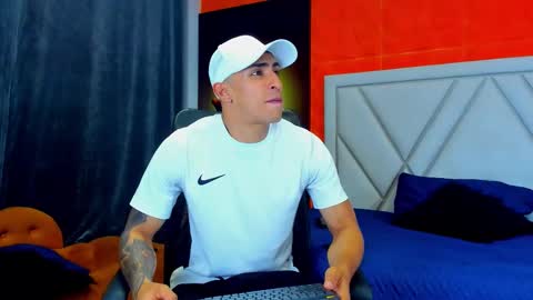 Snapshot of adrian_rae chatting on 09.24.25   online show from 09.24.25