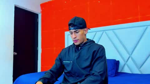 Snapshot of adrian_rae chatting on 10.11.25   online show from 10.11.25