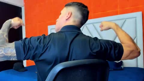 Snapshot of adrian_rae chatting on 10.13.25   online show from 10.13.25