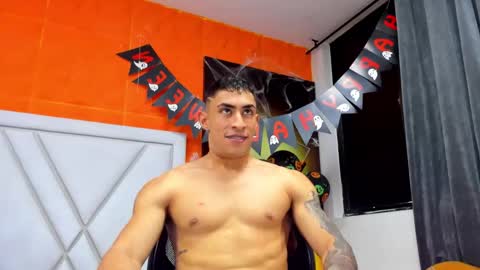 Snapshot of adrian_rae chatting on 11.03.25   online show from 11.03.25