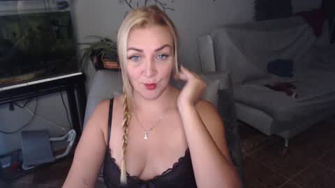 Adriana Paredes  online show from 01.31.25