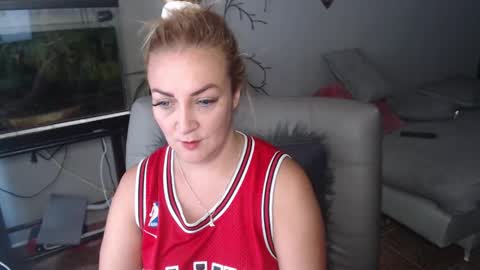 Adriana Paredes  online show from 02.04.25