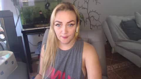 Adriana Paredes  online show from 03.08.25