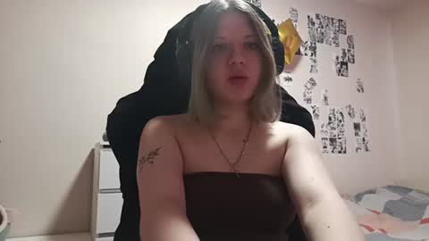Snapshot of adriannamalango chatting on 06.27.26 Sofa online show from 06.27.26
