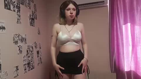 Snapshot of adriannamalango chatting on 07.19.26 Sofa online show from 07.19.26
