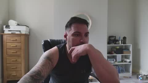 Snapshot of adriano8643 chatting on 09.17.25 AdrianoMuscle online show from 09.17.25