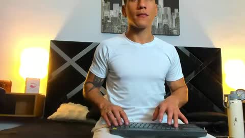 Snapshot of adriano_bigcock chatting on 04.25.26 Adrian online show from 04.25.26