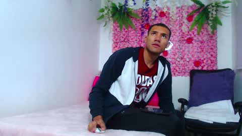 adriel_and_risitos_ online show from 10.19.25