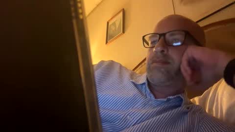 Snapshot of adrienfromparis chatting on 04.01.26 adrienfromparis online show from 04.01.26