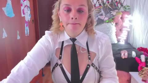 Snapshot of adriiana_fox_ chatting on 01.28.25 adriiana_fox_ online show from 01.28.25