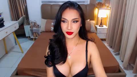 Snapshot of adychavez chatting on 02.25.25 Ur Dream girl online show from 02.25.25