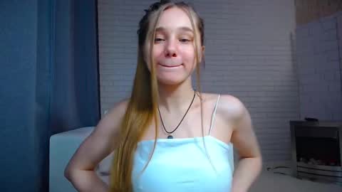 Snapshot of afeliya_shy chatting on 02.04.25 afeliya_shy online show from 02.04.25