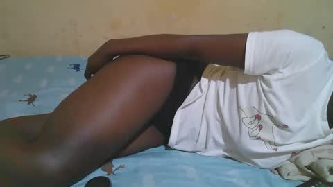 Snapshot of african_pussy2 chatting on 12.01.25 african_pussy2 online show from 12.01.25