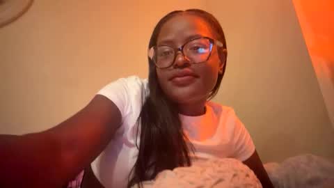 Snapshot of africandomprincess chatting on 10.17.25 africandomprincess online show from 10.17.25
